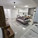 Starlight - Kaymakli Apartament *